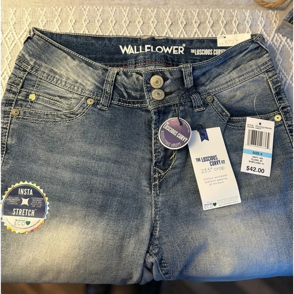 Wallflower Jeans Curvy Fit Cropped Jeans, Size 5 Junior. Color: Camille. NWT - Picture 3 of 4